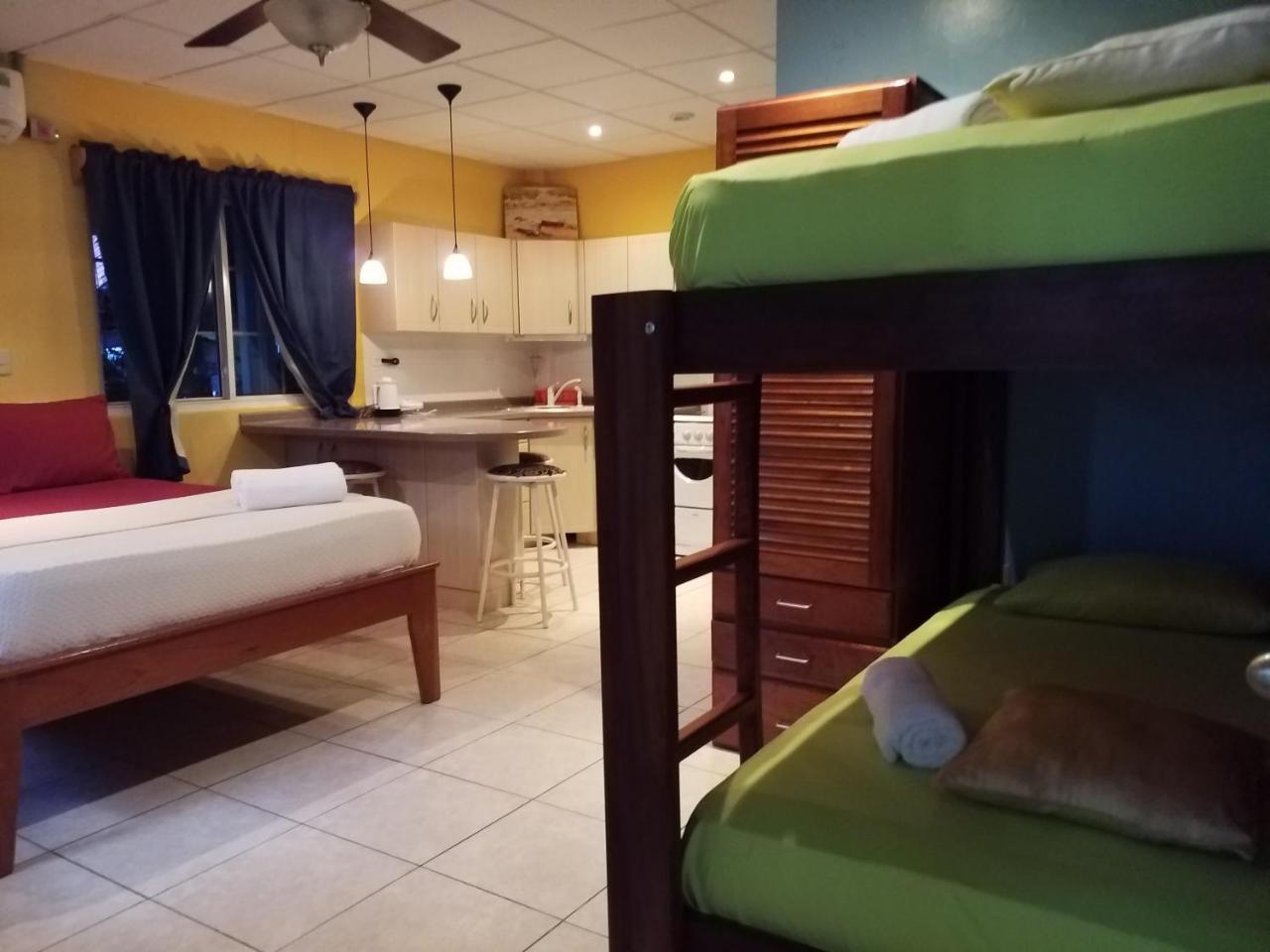 Aqua Point Condos Rentals 博卡斯德尔托罗 外观 照片